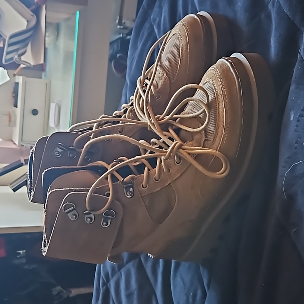 Zara hiking shoes size 38 (us 7)